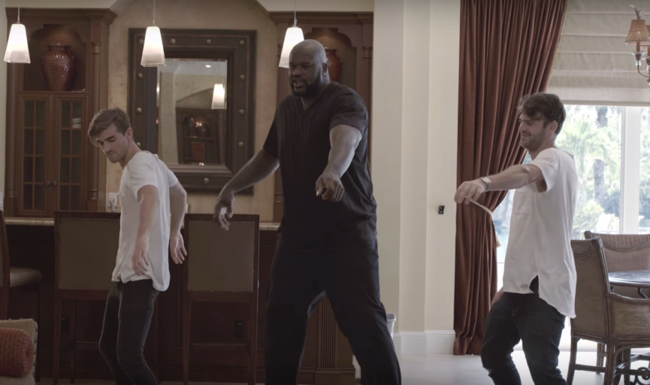 Watch <a href="/TheChainsmokers/">THE CHAINSMOKERS</a> help <a href="/SHAQ/">SHAQ</a> prepare to DJ <a href="/TomorrowWorld/">TomorrowWorld</a>
btprt.dj/1VPQxYa