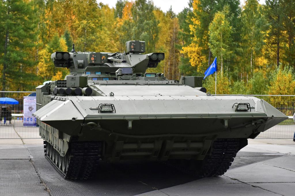 المدرعه الروسيه الجديده T-15  COi819iWwAALrIU