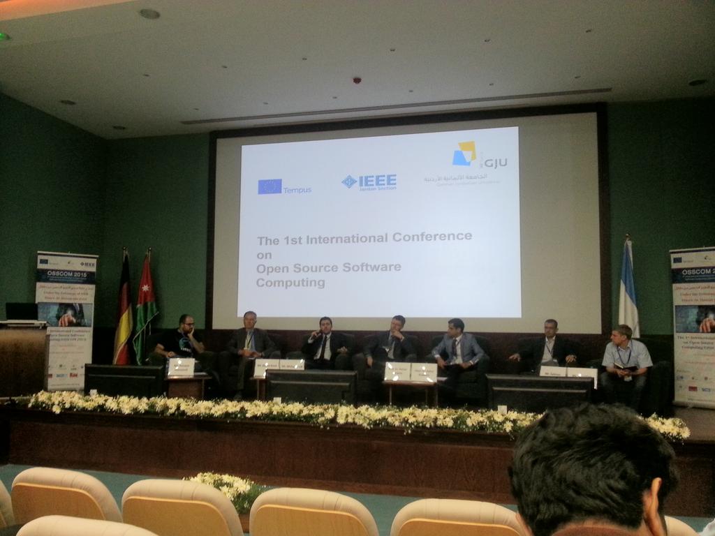 00xglitch's tweet photo. Small talks with awesome people that has  great open source companies and experience #gju #osscom2015 #jo http://t.co/5EjVnbK4ke