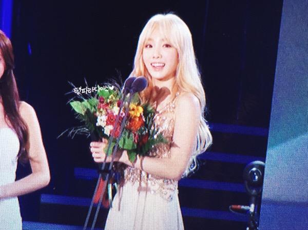 [PIC][10-09-2015]Taeyeon tham dự "10th Seoul International Drama Award" + Nhận giải "Best Hallyu Drama OST" vào tối nay COiUQsyVEAAy6D7