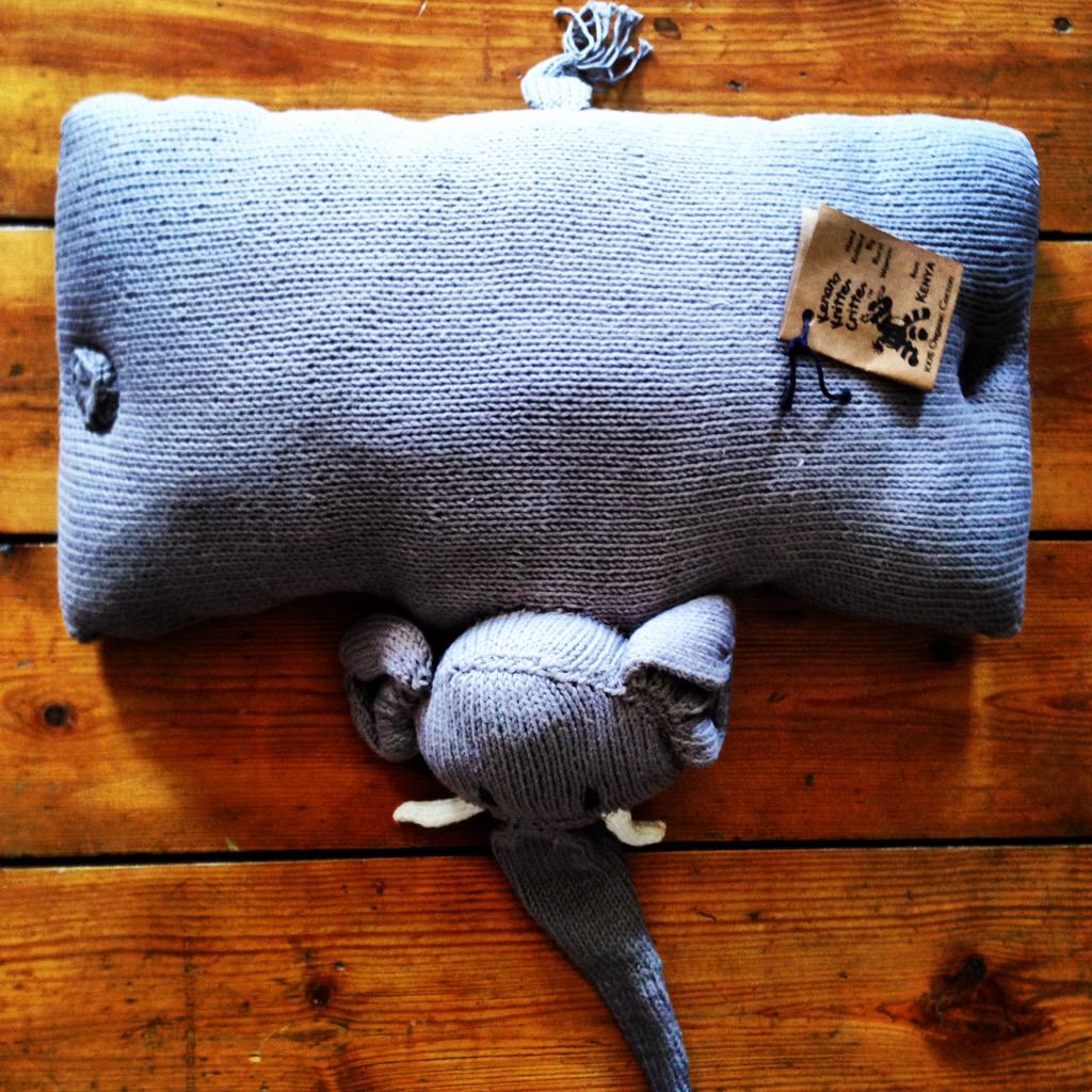 LostinSamsaraUK's tweet image. Our new arrival! #handknitted by rural women in #Kenya. #organic #fairtrade #kenanaknitters #handmade #handcraft