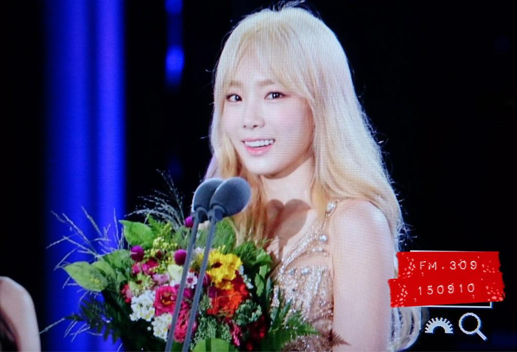 [PIC][10-09-2015]Taeyeon tham dự "10th Seoul International Drama Award" + Nhận giải "Best Hallyu Drama OST" vào tối nay COic7IcUsAMYhHn