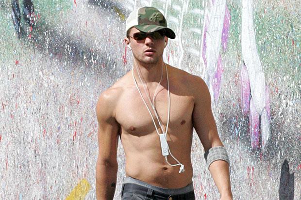 Ryan Phillippe turns 41 today - the eternally ageless hottie\s best pics n\ gifs:  