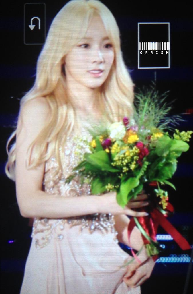 [PIC][10-09-2015]Taeyeon tham dự "10th Seoul International Drama Award" + Nhận giải "Best Hallyu Drama OST" vào tối nay COir8UPUwAEj5VW