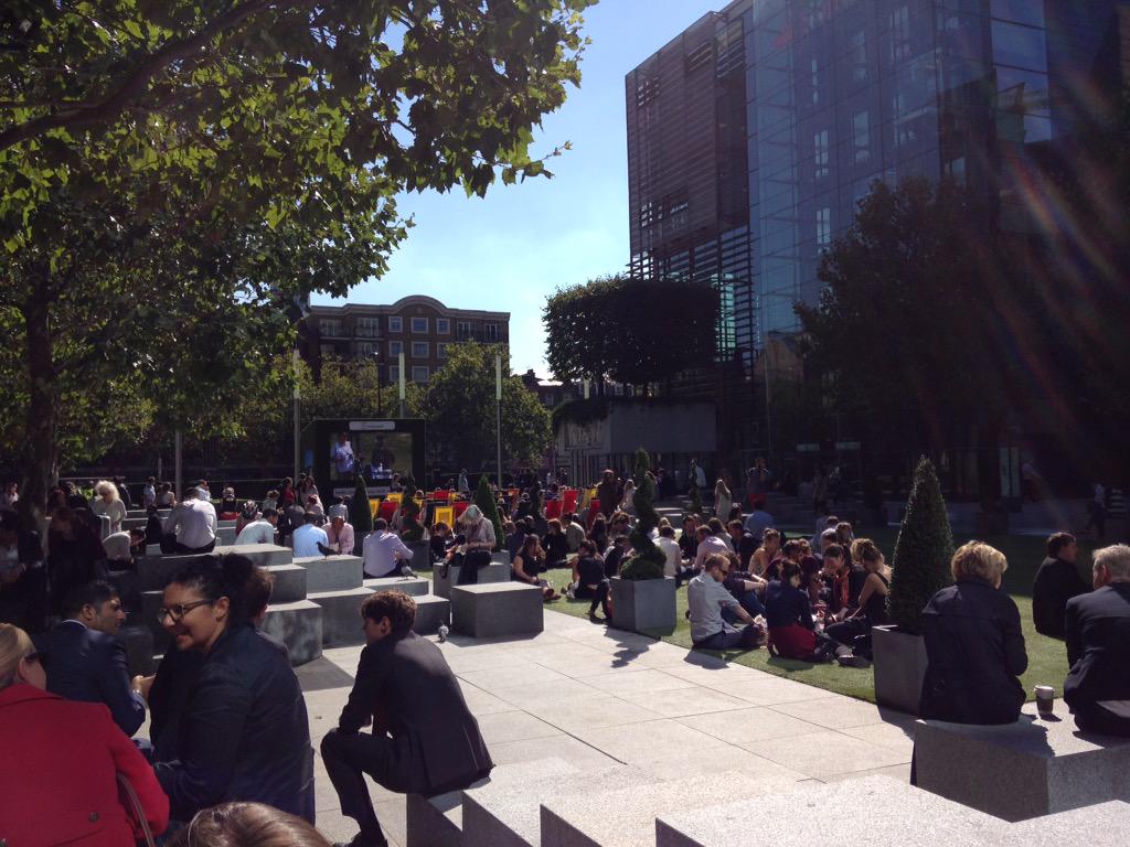 Jeweaves's tweet image. Summer is visiting London. #warmish