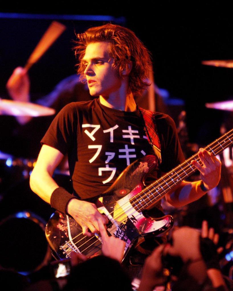 N before I forget happy 35th birthday to Mikey way! !! 