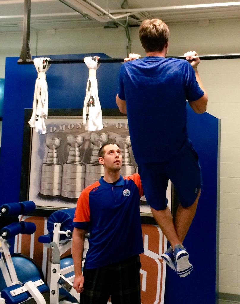 EdmontonOilers's tweet photo. #Oilers Rookie Camp fitness testing with Connor doing pull-ups, Darnell on the bench press &amp; Leon riding the bike. http://t.co/RNtOWlCVBx