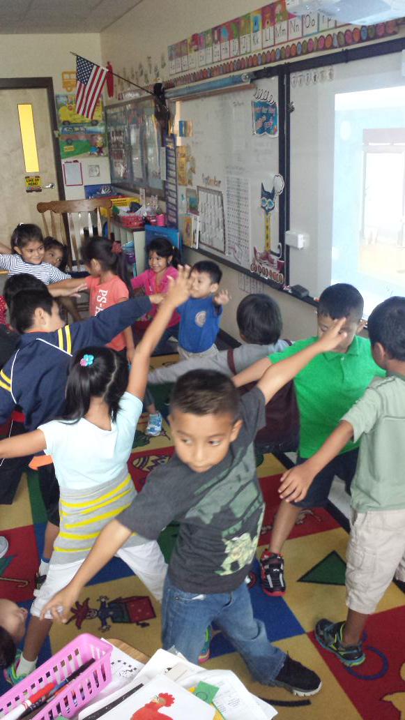librarylifesja's tweet photo. Stretching our bodies so we can work our minds next #brainbreak #welovemaximo @GoNoodle http://t.co/IJ56NDlbmb