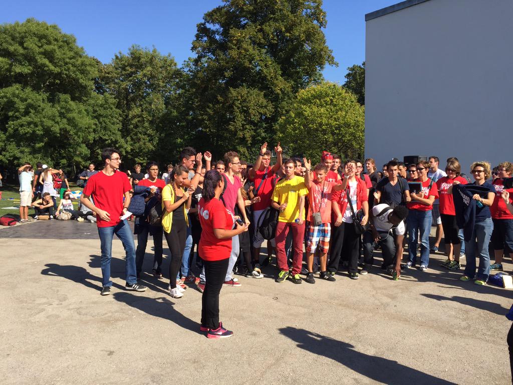 Leocampuspulv's tweet photo. Les gagnants de #LeoInte2015 3e place pour les "Thor", 2e pr les "gardiens de la galaxie" & 1ère pour "Flash"! http://t.co/NFWXHpYhd5