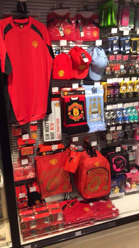 unitedarmyfc's tweet image. Manchester Airport: Manchester is RED!!