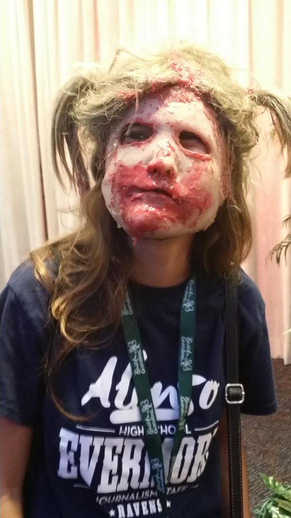 AlonsoYearbook's tweet photo. Editor Sarah Gonzalez tries on a new look... #maybeIcangetthestaffsattentionthisway #howloscreamHSJD #evilunleashed http://t.co/1806BaeuzS