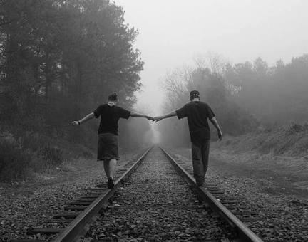 Dengan berpegangan tangan sama orang tercinta itu bisa mengurangi rasa stres dan rasa sakit #AbisBrowsing