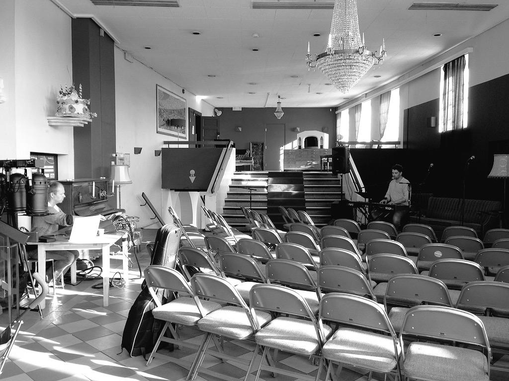 Det lydsjekkes! Det er mye å glede seg til! ❤️ #larviksdugnadforflyktninghjelpen