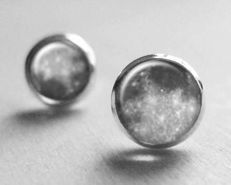 petite_Vanilla's tweet image. Fly Me To The Moon Earrings, Tiny Stud Earrings, Moon Earrings, Moon St… etsy.com/listing/112927… #Etsy #EarringPosts