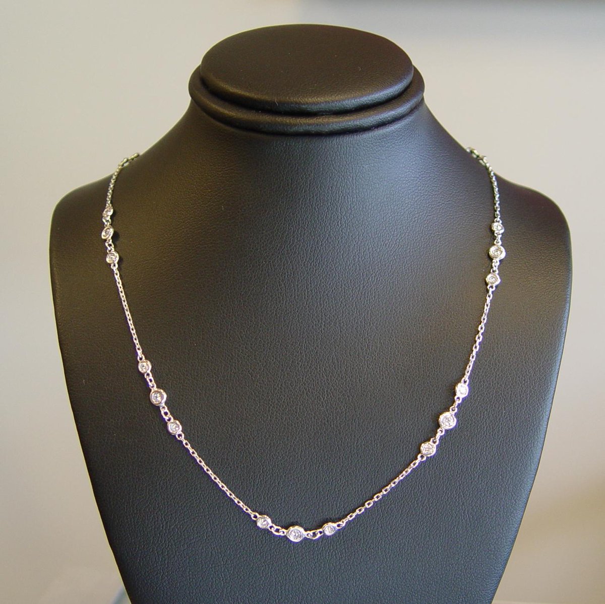 ProJeweler's tweet photo. New twist on "Diamonds by the Yard"!
#diamonds @ProJeweler http://t.co/c8ufDvndJt