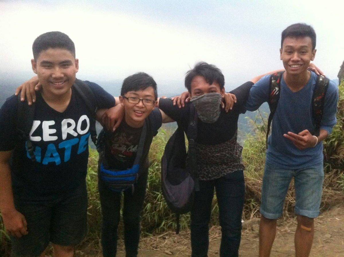richardw_w's tweet photo. Gunung Batu http://t.co/BUv0C9hBEl