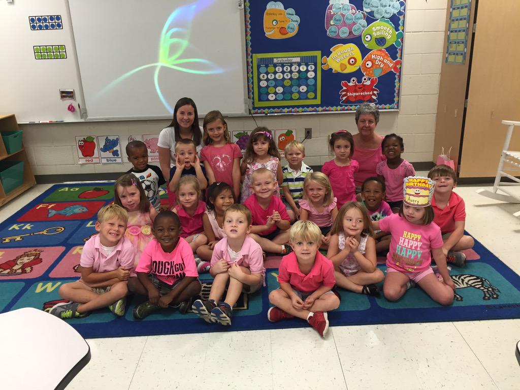 Cacibalser's tweet photo. Pink day! #colorunit @OldPointeElem #myrhsdstory http://t.co/YtJUq4ZZhT