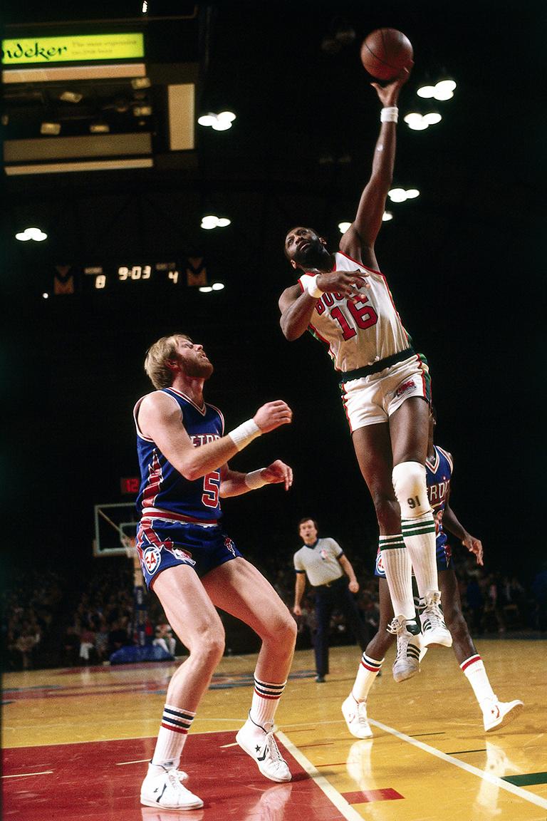 Happy Birthday to Hall of Famer Big Bob Lanier. 