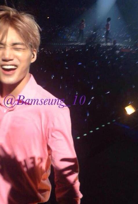 넌 마치 신이 내게 내려준 선물같아 
신한테 따지고 덤비다가도 
신이 널 가르키며
"나쁜것도 많이 만들었지만 얘도 만들었지" 라고 하면 
더 이상 할 말이 없는 거지 

#종인시