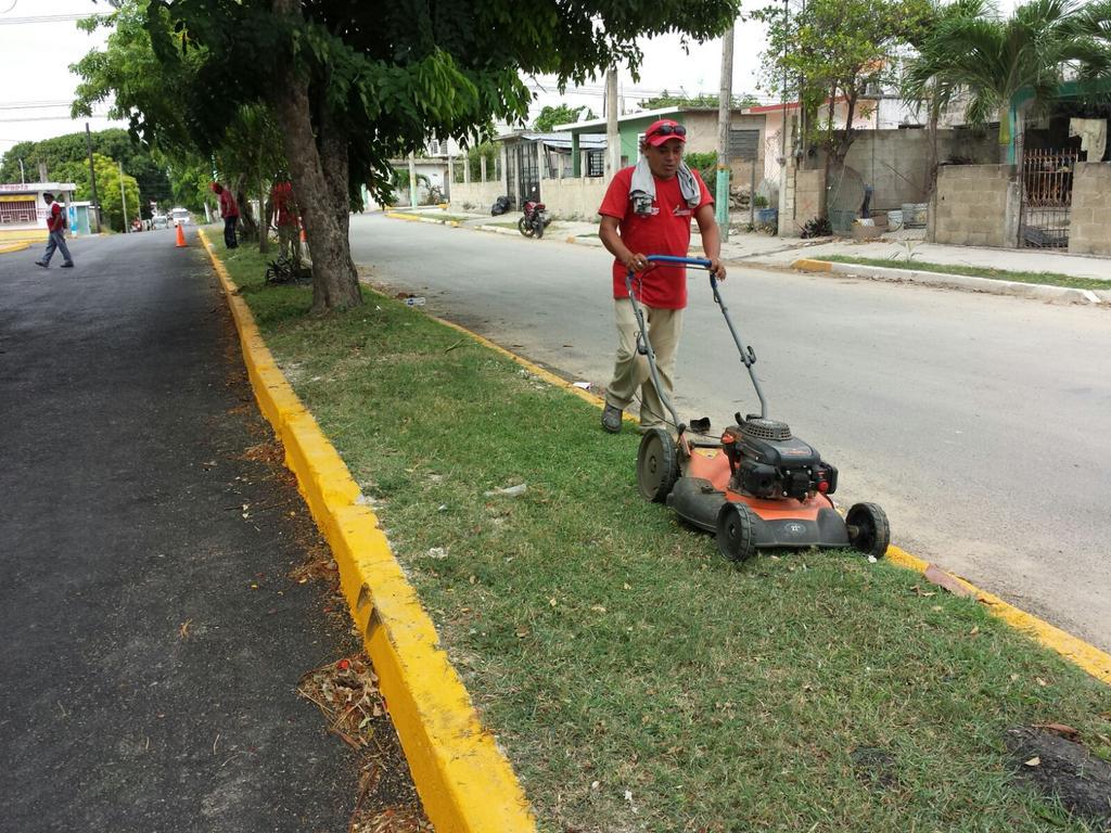 BrigBienestar's tweet photo. Las @BrigBienestar mantienen trabajos de limpieza en calles y colonias populares de nuestra capital.
@betoborge http://t.co/nEK6lhIAkN