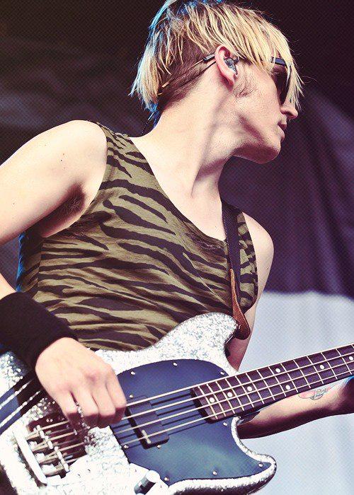  Happy Birthday Mikey Way <3 
