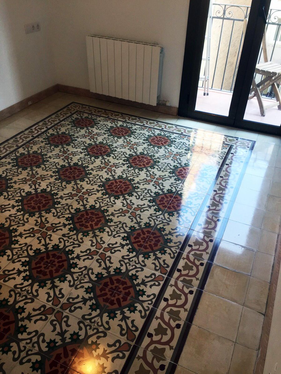 MosaicosBCN's tweet photo. Suelos de #mosaicohidráulico abrillantados en vivienda de #Barcelona este mes de Septiembre por #MosaicosBarcelona http://t.co/V462bZ7Qp7