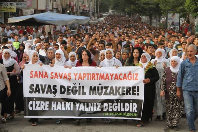 Kürtler Cizre için ayağa kalktı 
'Bedeli ne olursa olsun, Kürt halkı Cizre'yledir'
yeniozgurpolitika.blogspot.com/2015/09/kurtle…