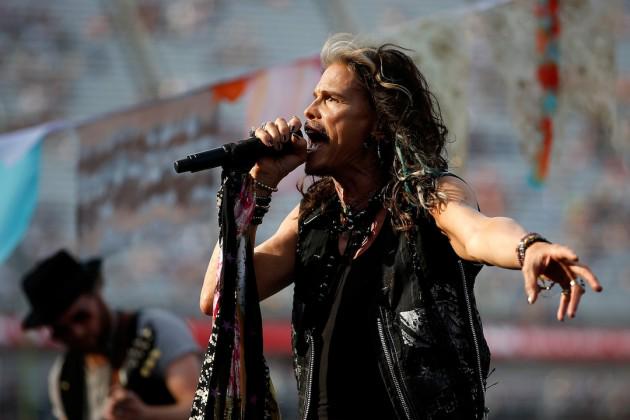 thebootdotcom's tweet image. Gonna have to wait a little while longer for @IAmStevenT's country album... theboot.com/steven-tyler-c…