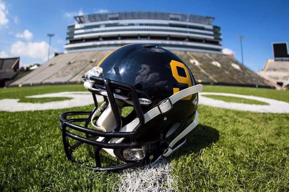 cdeegz8's tweet photo. These helmets are amazing! #RIPTSash http://t.co/2avZZjsndK