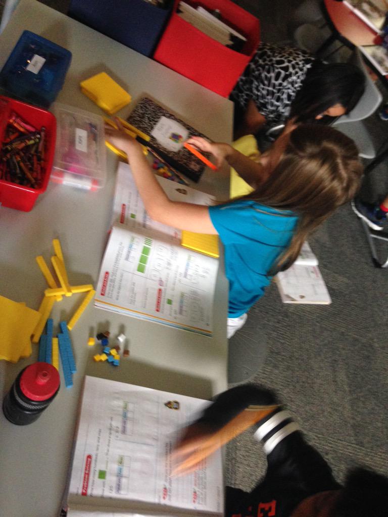 MLIwithMsHelwig's tweet photo. How do we build, write, and draw three digit numbers? #CCEplays #cce2nd http://t.co/uJQINjAA2m