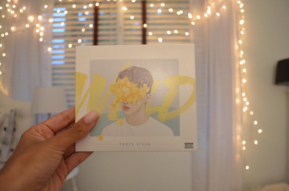 troyesunset's tweet photo. TROYE GUESS WHAT CAME TODAYYYY @troyesivan #WILD #TroyeToNumber1 http://t.co/huzwHUvAyv