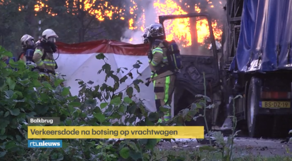 RTLnieuws's tweet photo. Dode bij ongeluk met vrachtwagen in Balkbrug http://t.co/UoJyjIEdUz http://t.co/Zh2jEY8qwu