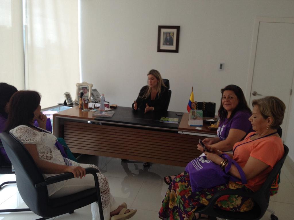 CGTCol's tweet photo. En reunión con la embajadora de Colombia aquí en Panamá http://t.co/jAY2OZAVSS