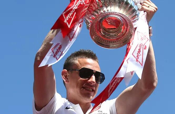 Happy 30th birthday to Laurent Koscielny. No Arsenal player has a higher PL pass accuracy (95%) than him this season. 