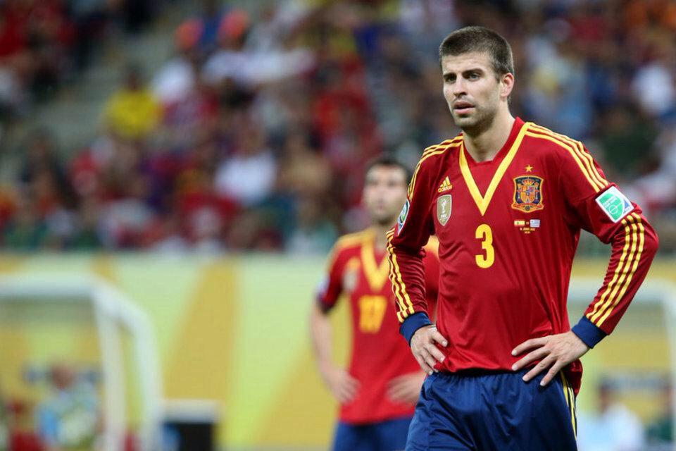 #elDebatedelosJueves de <a href="/partidodelas12/">elpartidodelas12</a>:

¿Te parecen justos los pitos a Piqué?

Sí = RT
No = FAV

Vota en @cope_es