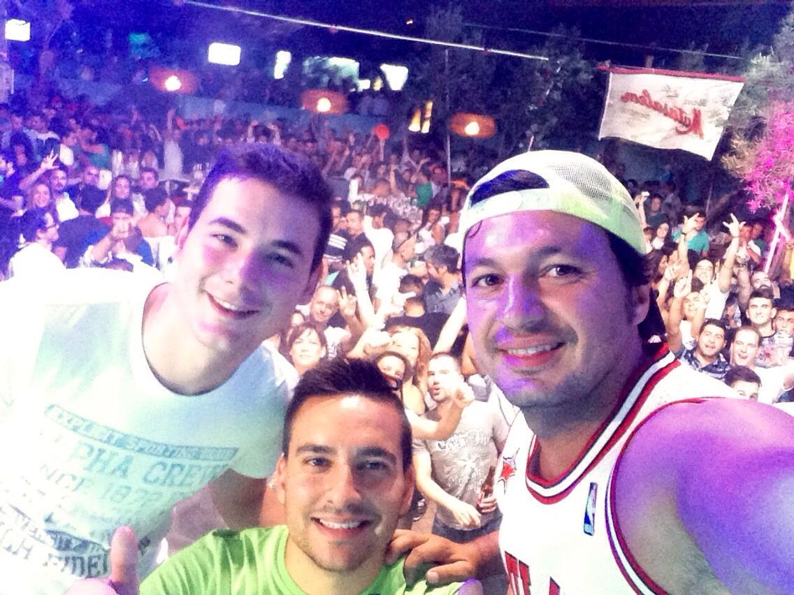 Grande <a href="/djbobgarcia/">Bob Garcia</a> y las tardes en Zona Oasis!!! 👏👏👏