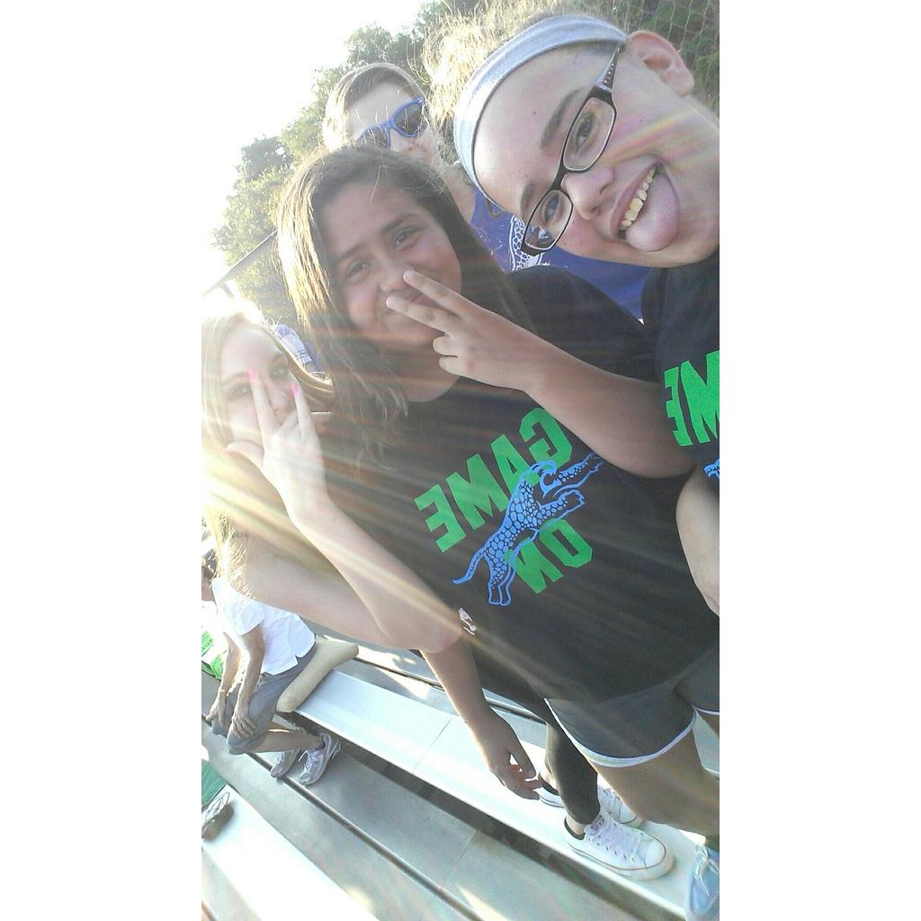 Samanthav2019's tweet photo. @SraPredmore #mimejorselfiees #hora2 #español2 http://t.co/8IBko0KUi5