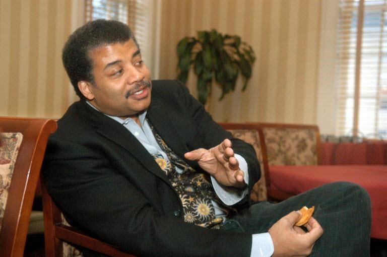 ScienceNetDaily's tweet image. Neil deGrasse Tyson: are you high when you tweet? and more (video) buff.ly/1JVayor