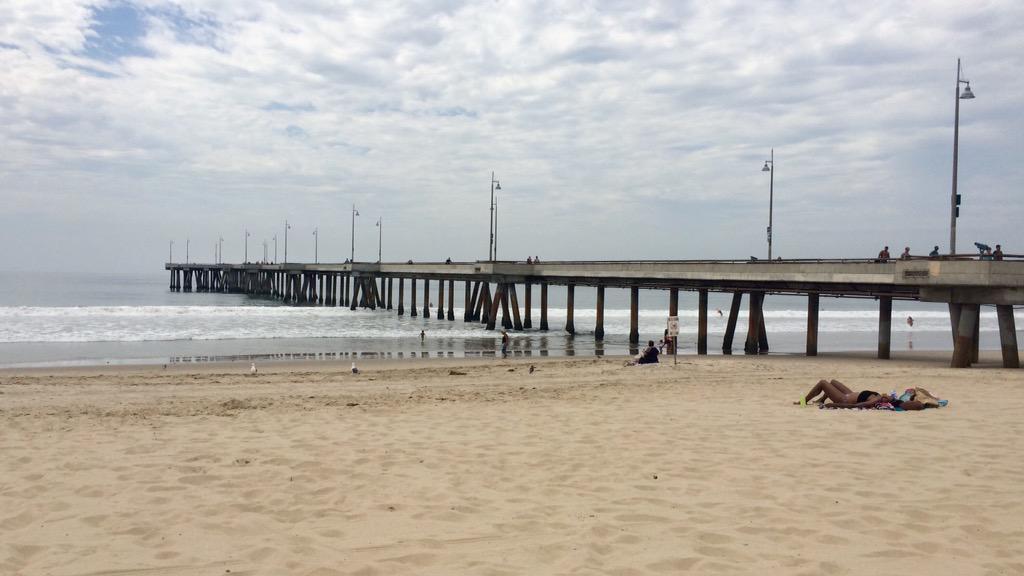 mayasugarman's tweet image. A warm day while #onassignment for @KPCC @KPCCofframp at the Venice Beach Pier! ☀️ 🌊 👙