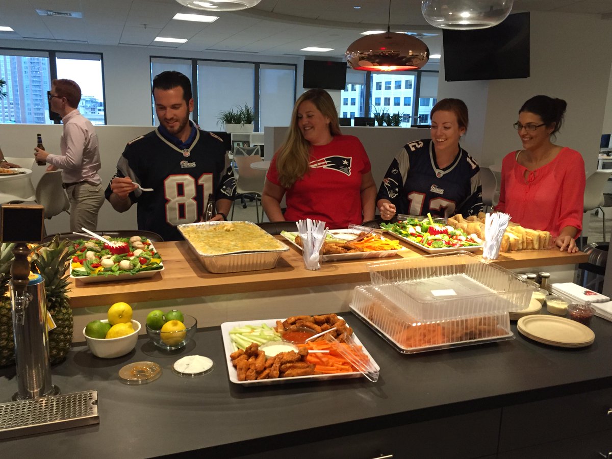 motusdotcom's tweet photo. Tailgating @motusdotcom-style.  Raise the banner - #Patriots 2015! http://t.co/qJrgeQuVkM http://t.co/DkAQUlkQhT