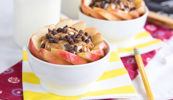 udisglutenfree's tweet photo. Hungry kids? Apple Nachos to the rescue! http://t.co/O41vUMd5op via @CupcakeKaleChip http://t.co/olkz0xx2iL