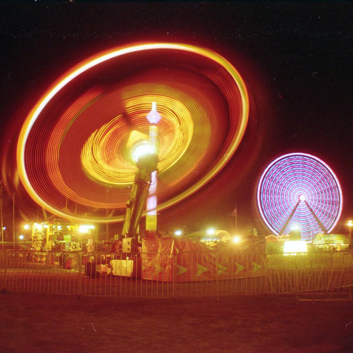 _CGSF's tweet image. the fair at night : Long Exposure on Film  coolgirlsshootfilm.tumblr.com/post/128799369… … #believeinfilm #shootfilm #holga #fuji #funfair