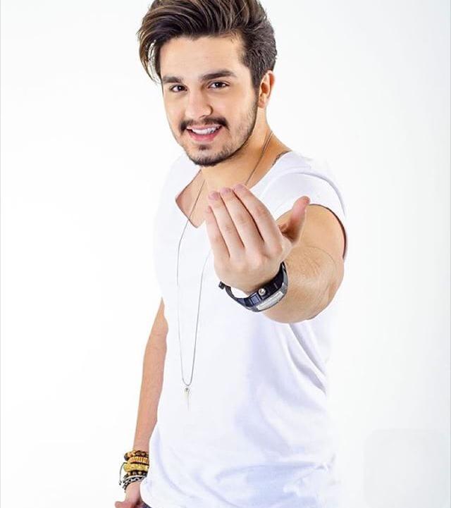 luvumusic's tweet photo. Nega chega junto vem me amar vem cá DE JARAGUARI PARA O MUNDO #MPN #LuanSantana http://t.co/0ybhIKEQQg