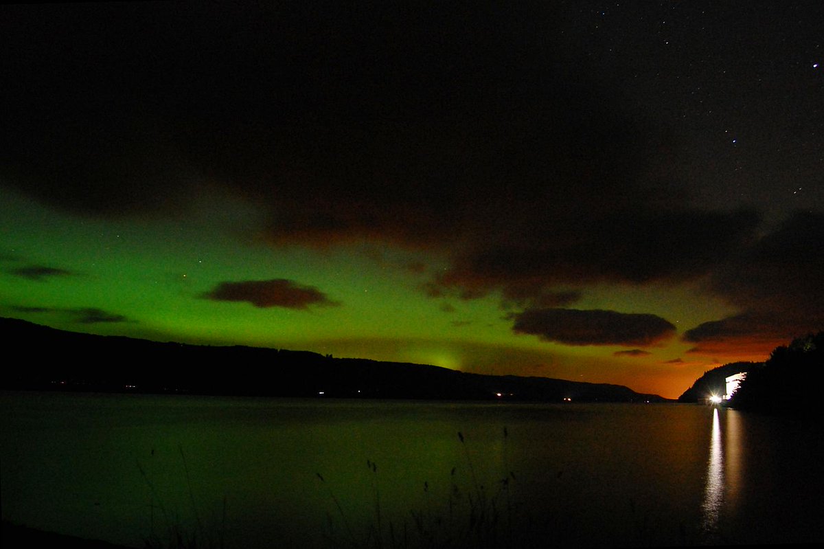 Lesley Robertson On Twitter Last Nights Aurora Over Loch Ness