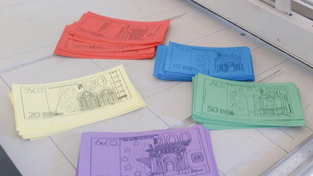 RGgroot's tweet image. Voorbereiding #schoolkamp  #Texel ! Naast alle sportspullen nemen we ook het douane/smokkel-spel mee.