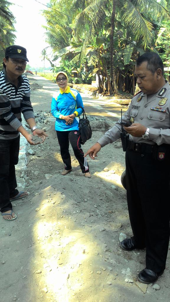 Kades tunggalroso,camat,kapolsek prembun tinjau pembangunan irigasi