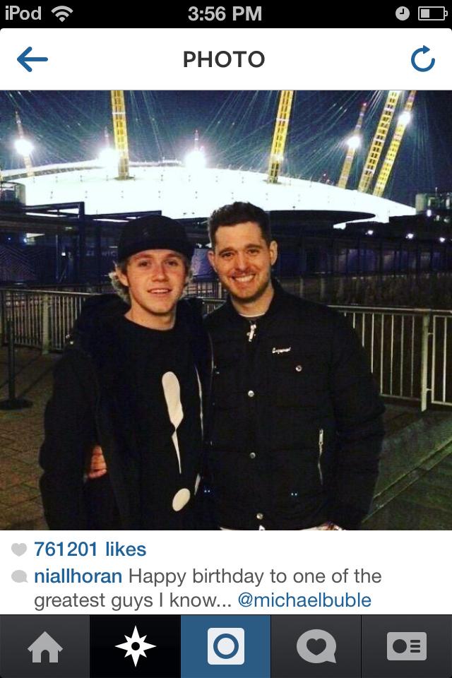 Niall wishing Michael Buble:\"happy birthday to one of the greatest guys I know..\" YASS AND HES FROM VANCOUVER MY CITY 