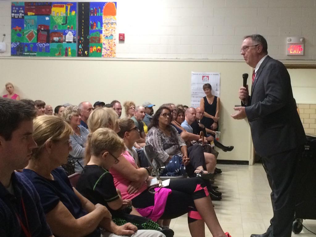 WOSnews's tweet image. Welcome back, first grade parents and @Bob_Pritchard! #mrskuhnWOS #mrsbolteWOS #WOSmeettheteacher