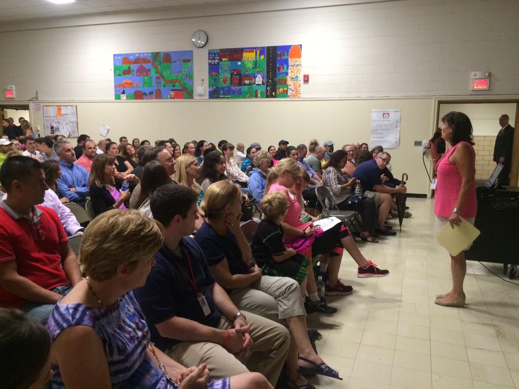 WOSnews's tweet image. Welcome back, first grade parents and @Bob_Pritchard! #mrskuhnWOS #mrsbolteWOS #WOSmeettheteacher