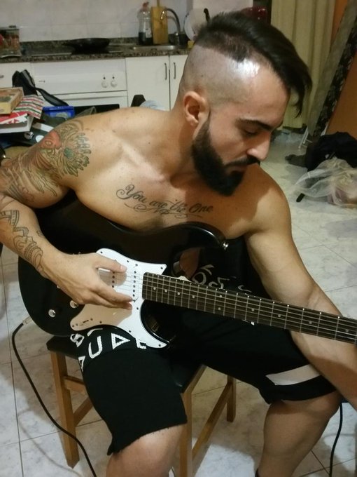 Mis vecinos se siguen quejando, estoy por montar una orgia a ver si se callan http://t.co/qtrEa2B0PI<a href="/tag/mexico"class="tags"><span>#mexico</span></a><a href="/tag/cdmx"class="tags"><span>#cdmx</span></a>
